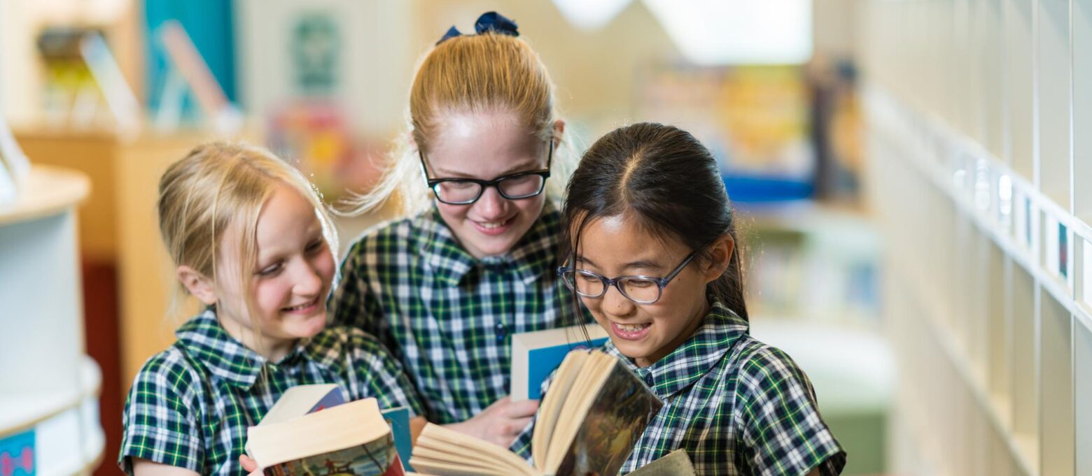 girls reading